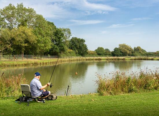 5 star holiday park with private fishing lake in Herefordshire